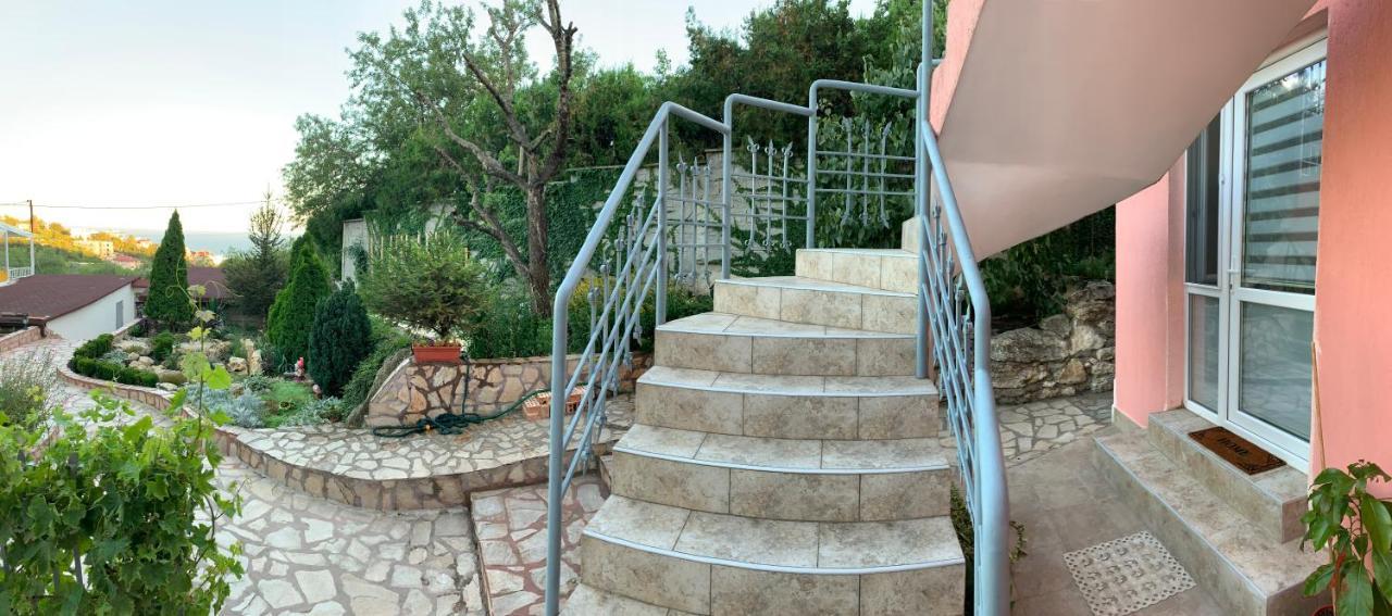 Sunray Guest House, Private Rooms & Apartment With Lovely Sea View Warna Exterior foto